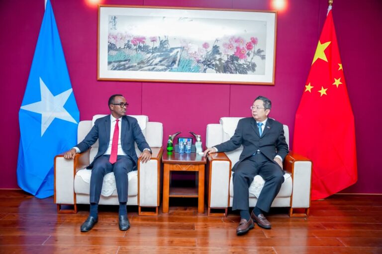 Guddoomiyaha Hay’adda SoDMA oo kulan la yeeshay Safiirka Shiinaha ee Soomaaliya