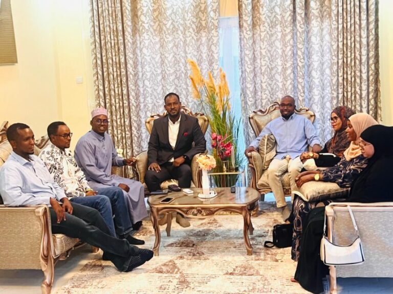 Xubno ka socda Golaha Warbaahinta oo soo dhaweyn sare loogu sameeyay magaalada Dhuusamareeb