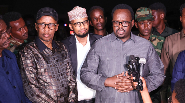 Ra’iisul Wasaare Ku-xigeenka XFS oo afur wadareed la qaatay bulshada degmada Deyniile