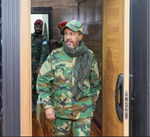 Madaxweyne Xasan Sheekh oo u ambabaxay jiidaha hore ee dagaalka ka dhanka ah Khawaarijta
