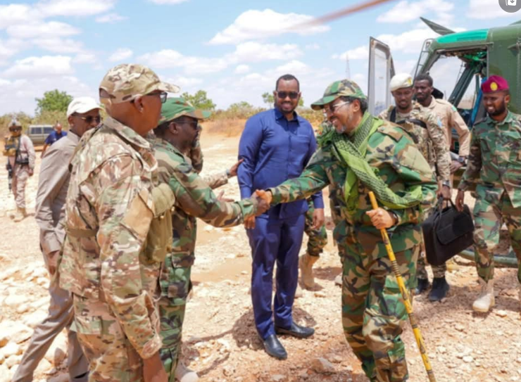 Madaxweyne Xasan Sheekh oo gaaray jiidda hore ee dagaalka Khawaarijta