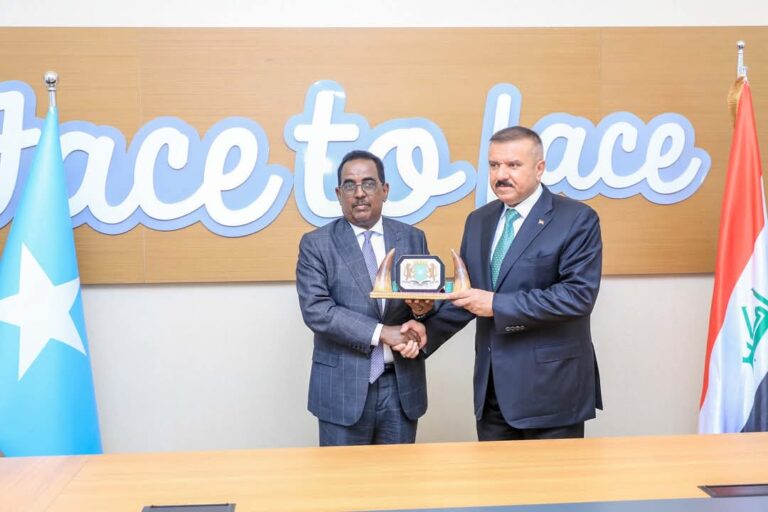 Wasiirka Arrimaha Gudaha Soomaaliya oo la kulmay dhiggiisa Ciraaq 