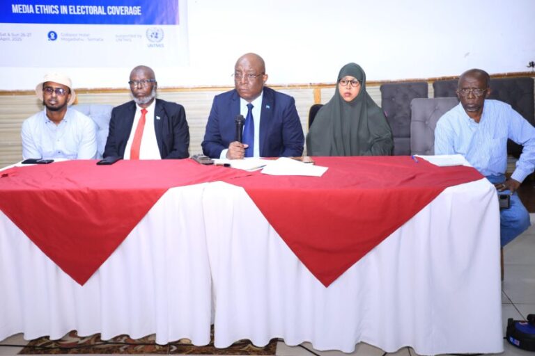 Wasiirka Warfaafinta oo tababar ku saabsan tabinta Doorashooyinka u furay suxufiyiin ka socda qeybaha Warbaahinta