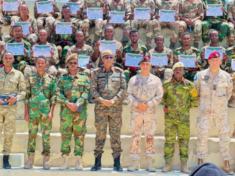 Askar ka tirsan Ciidanka Xoogga Dalka oo tababar loogu soo xiray Muqdisho