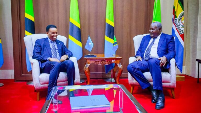 Muxuu Danjire Ilyaas Cali Xasan kala hadlay Danjire Stephen Mbundi?