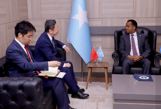 Dalalka Soomaaliya iyo Shiinaha oo kawada hadlay xoojinta xariirka ka dhaxeeyo