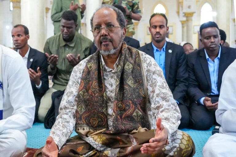 Madaxweynaha JFS oo salaadda janaasadda ku tukaday AUN  Ugaas Cabdullaahi Ugaas Faarax