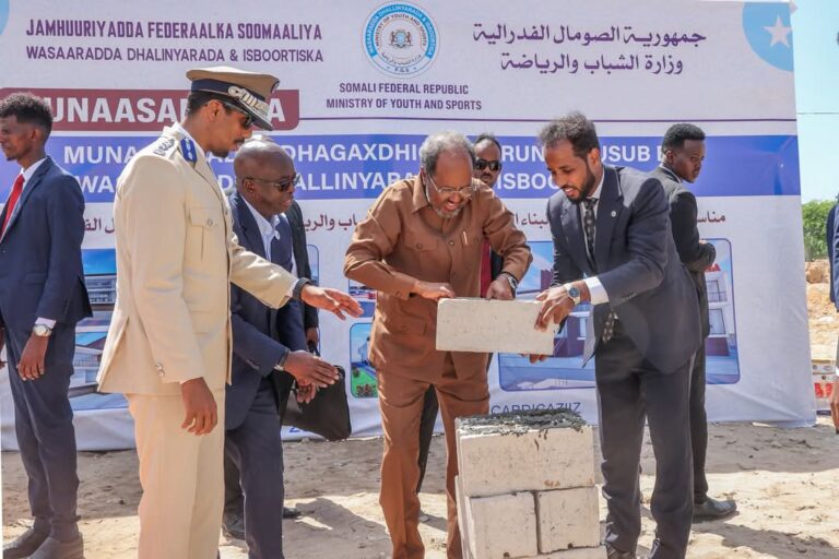 Madaxweynaha JFS oo dhagax dhigay dhismaha cusub ee Wasaaradda Dhallinyarada 