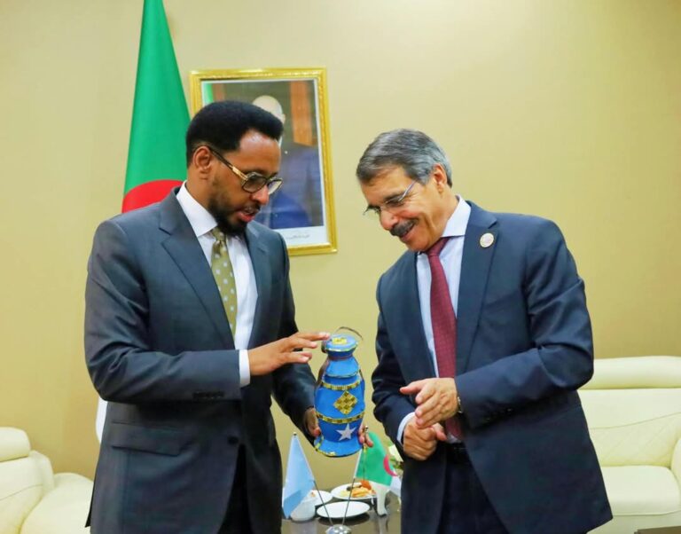 Wasiirka Maaliyadda XFS oo la kulmay dhiggiisa Algeria
