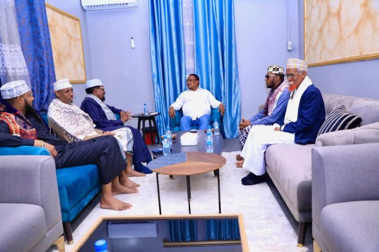 Guddoomiyaha cusub ee G.Banaadir oo kulan la qaatay qaar ka mid ah Odayaasha Dhaqanka 