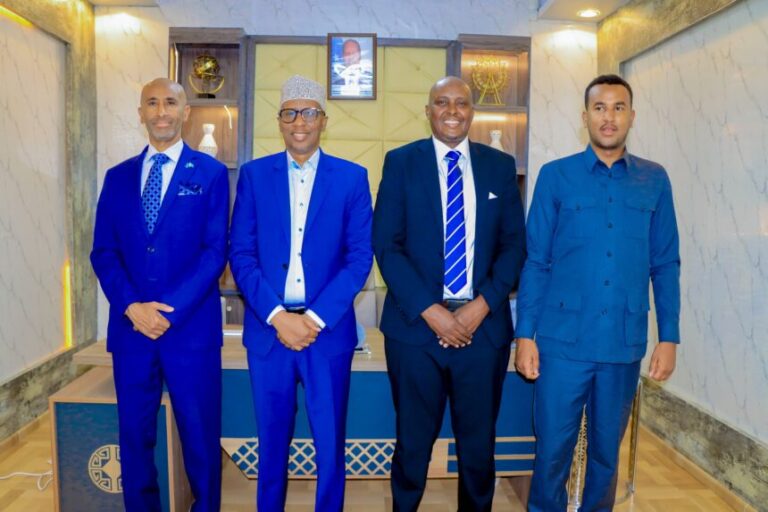 Wasiirka Tamarta iyo khayraadka Biyaha XFS oo Xafiiskiisa ku qaabiley Masuuliyiin ka socdey Maamulka SSC-Khaatumo