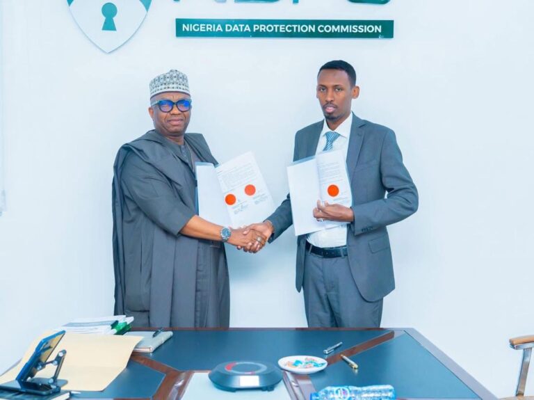 Hay’adda dhowrista xogta dadweynaha oo heshiis la saxiixatay dhiggeeda Naigeria