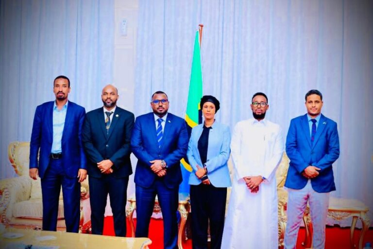 Guddoomiye kuxigeenka 2-Aad ee golaha shacabka iyo wafdi uu hoggaaminayo oo gaaray Tanzaniya