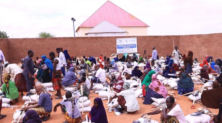 Wasaaradda Beeraha Galmudug oo dalagyo kula duwan u qeybisay qooysas ku sugan Gobolka Mudug