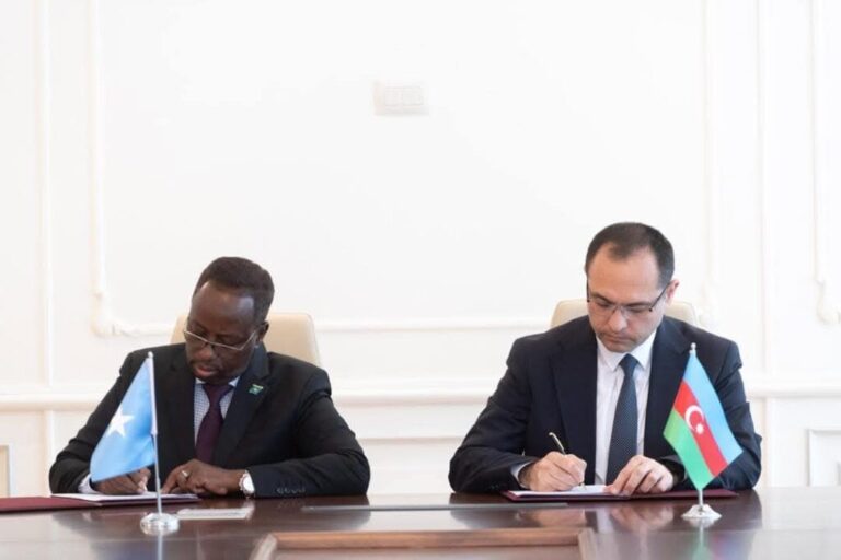 Wasaaradaha Beeraha Soomaaliya iyo Azerbaijan oo kala saxiixday heshiis is-afgarad muhiim ah