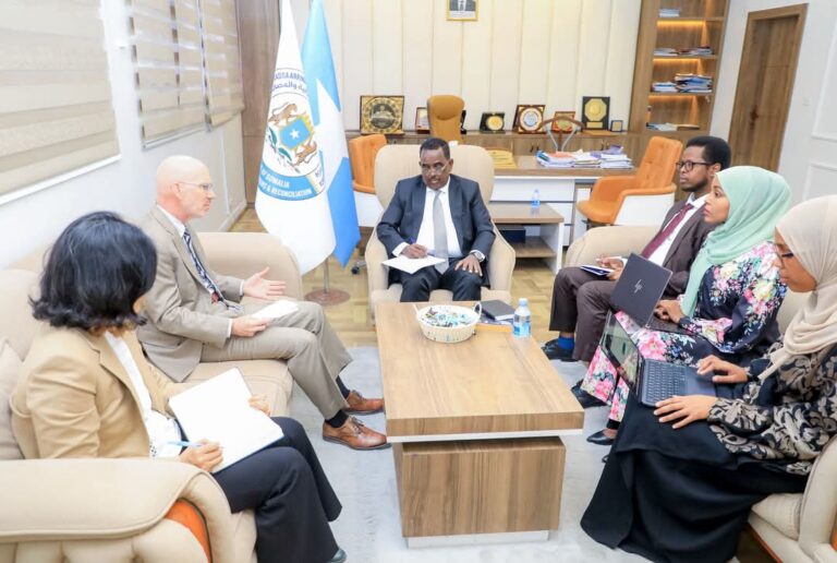 Wasiir Xoosh oo kulan la yeeshay Ergayga Gaarka ah ee QM u qaabilsan Soomaaliya