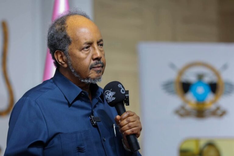 Madaxweyne Xasan Sheekh :Madaxda Dowladda waxaa laga rabaa inay la tashadaan shacabka oo laga dhaafo waxa ay dhibsanayaan
