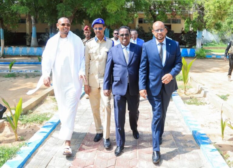 Guddiga qabanqaabada Maalmaha Xoriyadda oo kormeeray Ciidamada ka qaybgalaya Dabbaal-dagga Xorriyadda