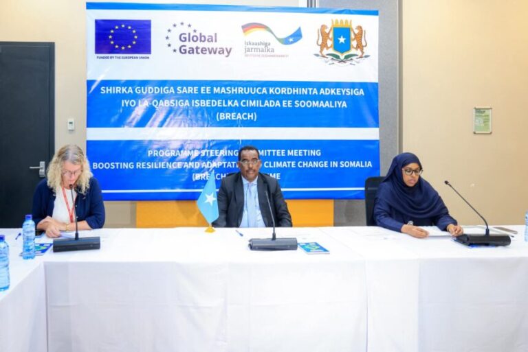 Wasiirka Arrimaha Gudaha oo furay Kulanka Guddiga Sare ee Mashruuca Kordhinta Adkeysiga Iyo La-qabsiga Isbedelka Cimillada