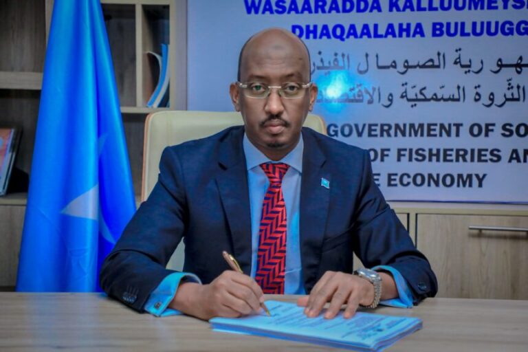 Wasiirka Kalluumaysiga iyo Dhaqaalaha Buluug oo si rasmi ah u saxiixay xeer-nidaamiye cusub