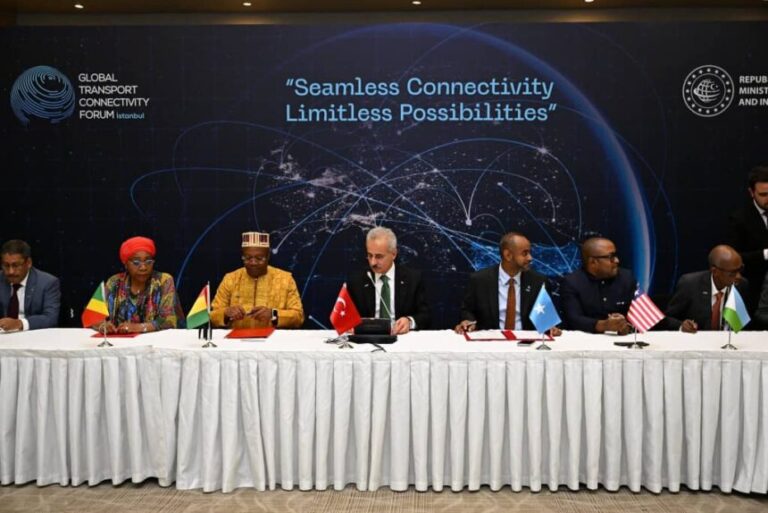 Soomaaliya iyo Turkiga oo kala saxiixday Heshiis iskaashiga dhinaca gaadiidka ah