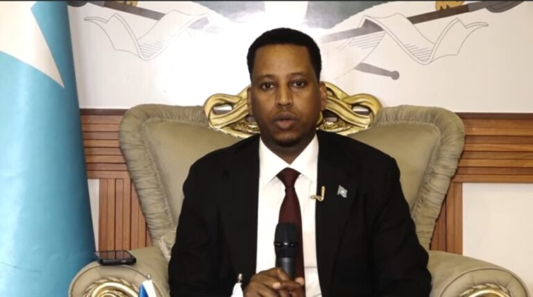 Wasiir Kuxigeenka Arrimaha Dibadda oo faahfaahiyay muhiimada booqashada Claver Gatete ee Muqdisho