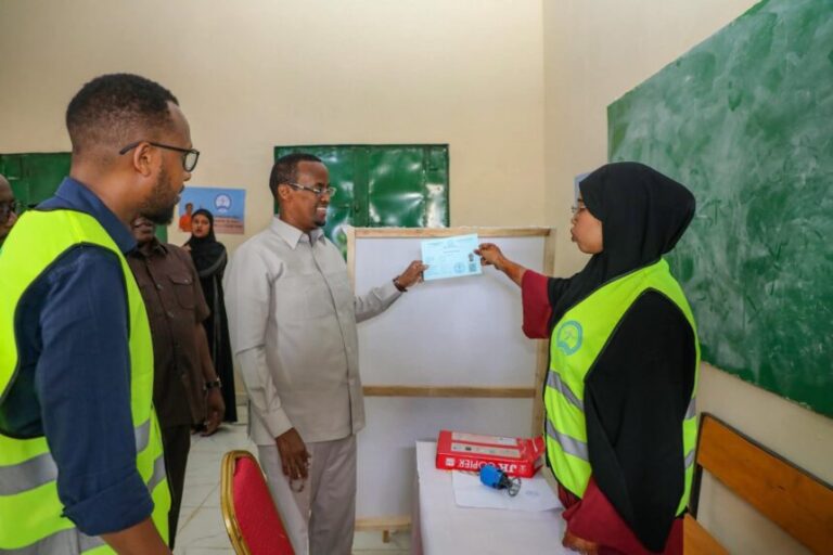 Guddiga Madaxa Bannaan ee Doorashooyinka Qaranka oo Jowhar ka Daahfuray Ololaha Diiwaangelinta codbixiyaasha