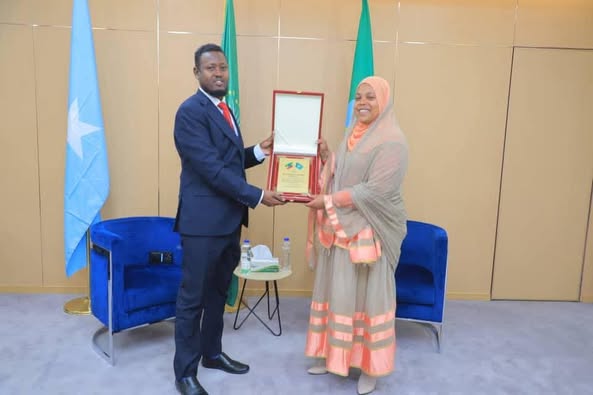 Wasiirka Shaqada XFS oo kulan la qaatay dhiggiiga dalka Itoobiya