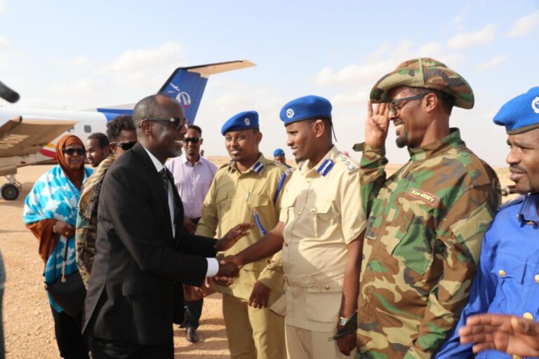 Wasiirka Ganacsiga XFS oo safar shaqo ku tegay magaalada Laascaanood