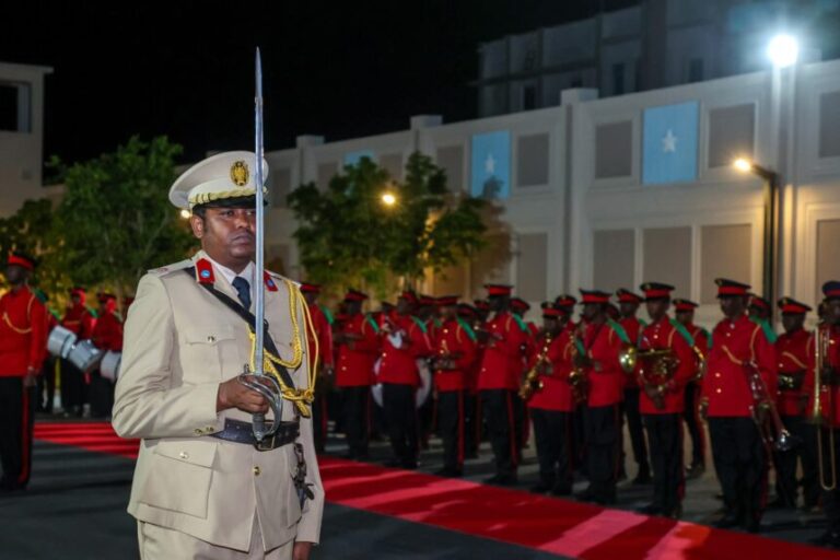 1-da Luulyo “Mataanayntii Maandeeq”