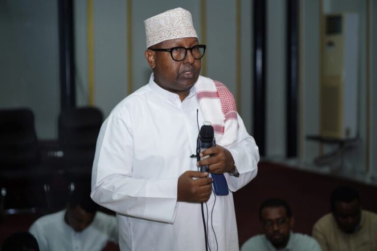 Wasiir Fiqi oo hambalyeeyey doorka difaaca dalka ee dhalinyaradda Soomaaliyeed