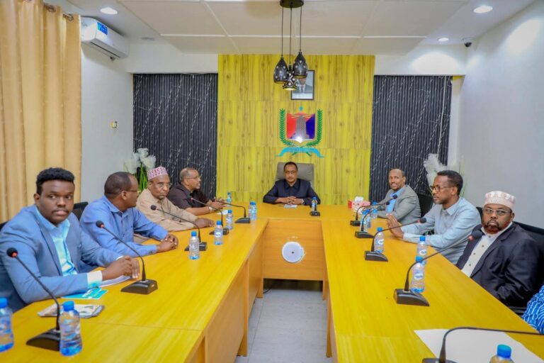 Duqa Caasimadda oo kulan la qaatay Madaxda Rugta Ganacsiga