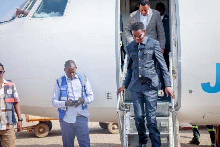 Wasiirka Amniga Gudaha XFS oo gaaray Magaalada Baydhabo