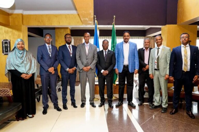 Wasiirka Beeraha XFS oo kulan la qaatay Xoghayaha Fulinta ee Urur Goboleedka IGAD