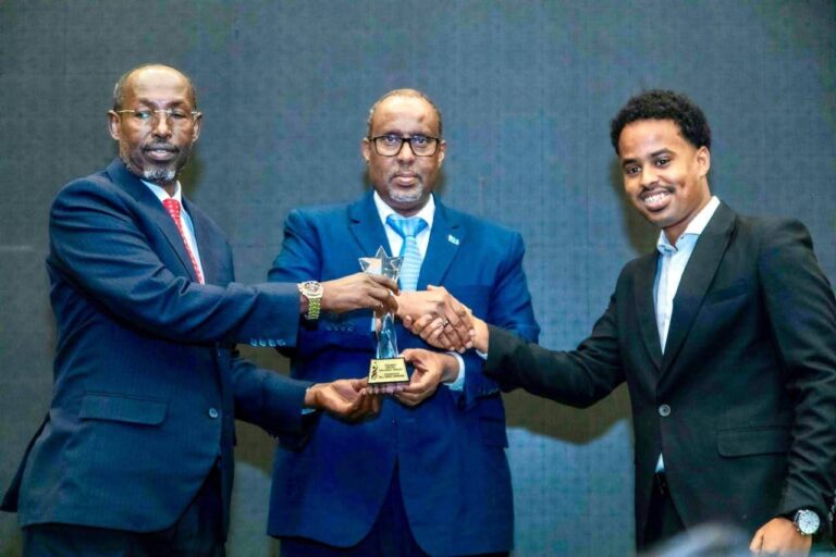 Danjire Cali Cabdi Awaare oo ku guuleystay Danjiraha Sanadka ee Somali Social Media Awards
