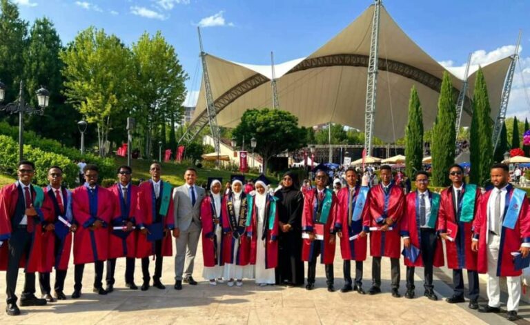 Arday Soomaaliyeed oo ka qalin jabisay Jaamacadda Turkiye ee Ostim Teknik