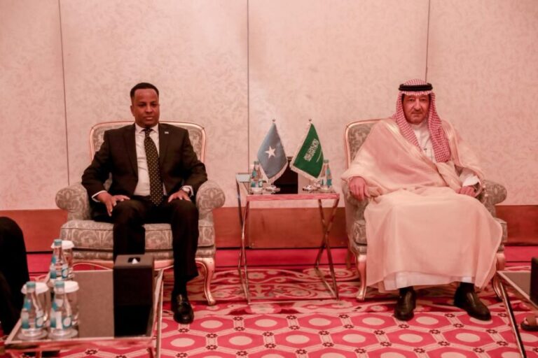 Soomaaliya iyo Sacuudiga oo kawada hadlay xoojinta xiriirka iskaashiga labada dal