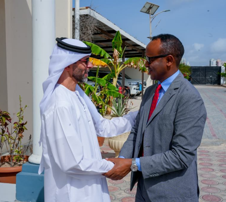 Guddoomiyaha SoDMA iyo Safiirka Imaaraadka oo ka wada hadlay xoojinta gargaarka bini’aadantinimo