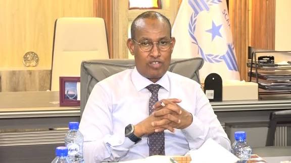 Maareeyaha Hay’adda Duulista Rayidka oo ka warbixiyay diyaarad kusoo dhacday Garoonka Aadan Cadde