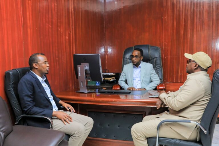 Wasiirka Arrimaha Gudaha Hirshabeelle iyo Maareeyaha NIRA oo kormeeray Xarunta Cusub ee Jowhar