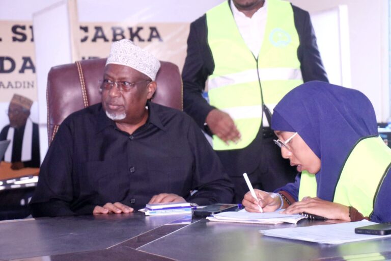 Guddoomiyaha Baarlamaanka JFS oo Xuddur ka daah-furay ololaha diiwaangelinta dadweynaha  