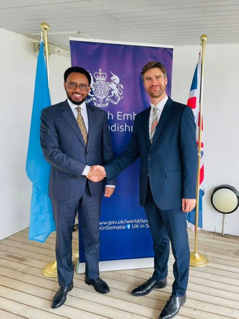 Wasiirka maaliyadda oo kulan la qaatay danjiraha UK