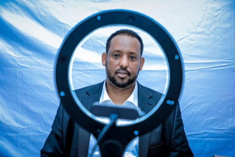 Madaxweyne ku xigeenka Galmudug oo Iska diiwaangeliyay Dhuusaamreeb, si uu u qaato Kaarka Aqoonsiga Qaranka