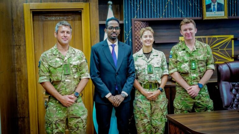 Wasaaradda gaashaandhigga oo soo dhoweysay saraakiil ka socota Ingiriiska