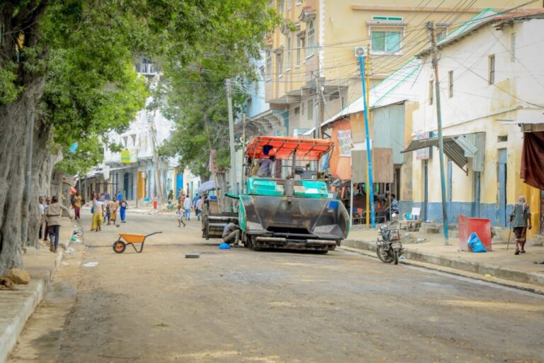 Waddooyinka Muqdisho oo si casri ah loo dhisayo