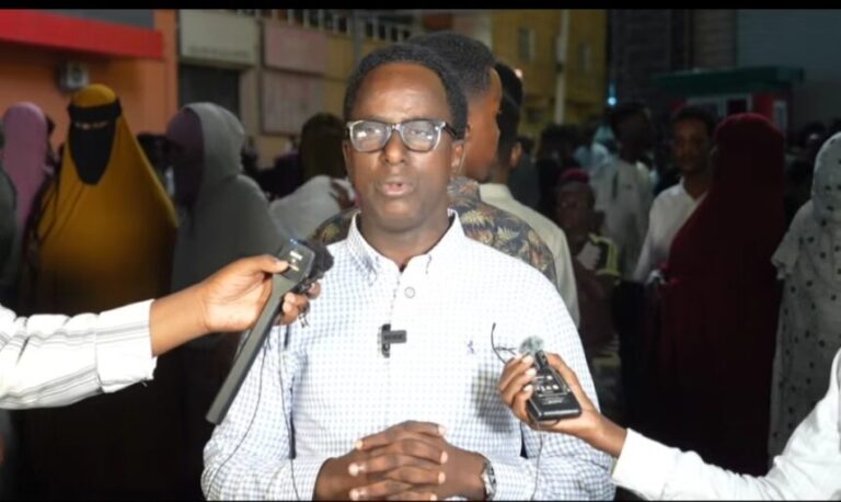 Mas’uuliyiin ka tirsan Gobolka Banaadir oo ka qeybgalay isu soo bax lagu taageerayay doorashada qof iyo codka ah