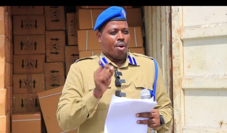 Booliska Soomaaliya oo gacanta ku soo dhigay konteenarro maandooriye ah