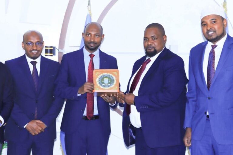 Guddoomiyaha Maxkamadda Sare oo kulan la qaatay ururka Garsooreyaasha Bariga Afrika 