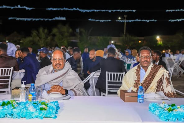 Madaxweynaha JFS oo ka qeyb-galay casho-sharaf uu u sameeyay Madaxweynaha Galmudug