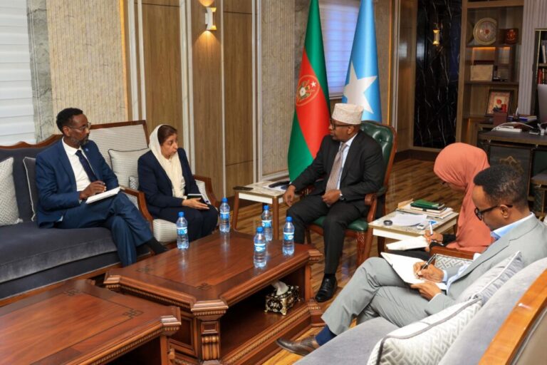 Wasiirka Gaashaandhigga oo xafiiskiisa ku qaabilay xubno ka socda QM